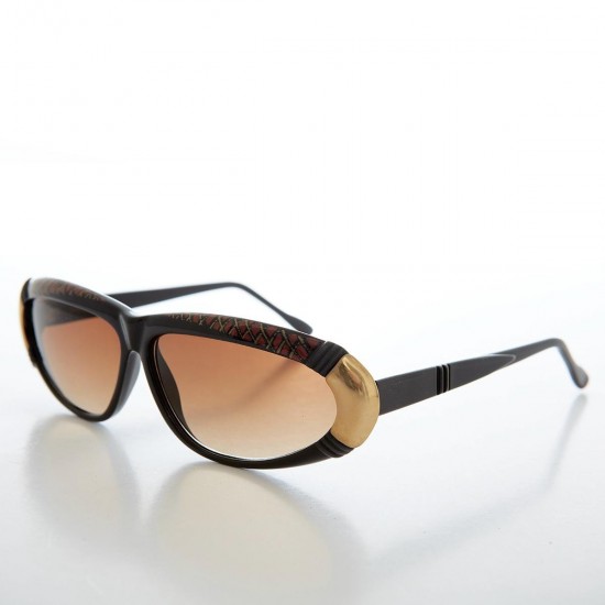 Large cat-eye sunglasses...