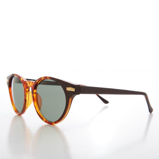 Black sunglasses for bare face